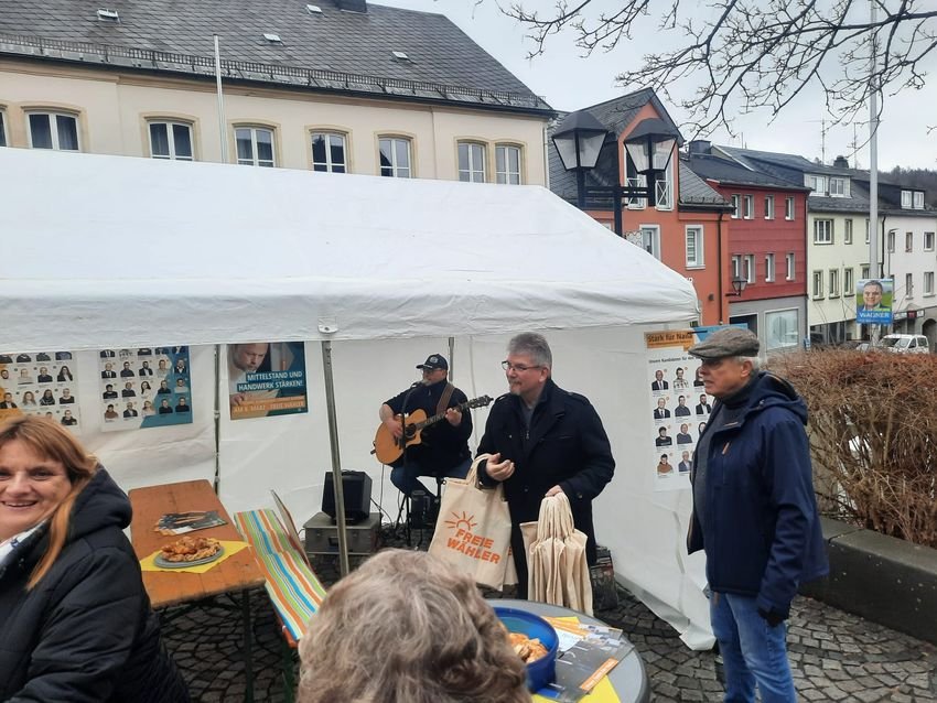 Regen? Na und! FWG Infostand war voller Herzlichkeit