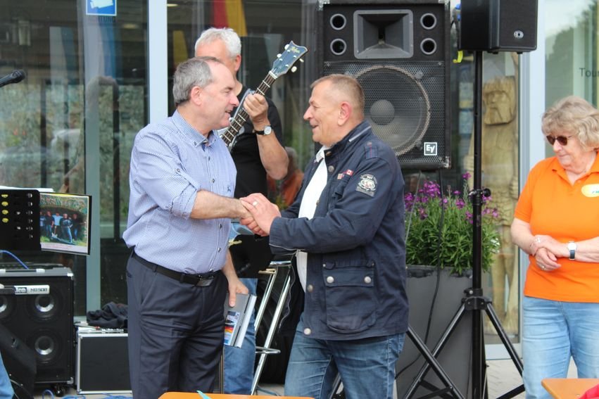 Frühlingsfest der Freien Wähler am GleisEins: Hubert Aiwanger zu Besuch in Naila